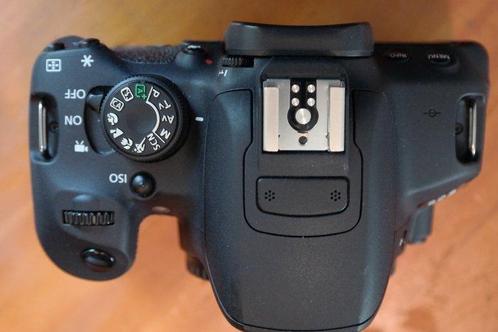 Canon EOS 700D + EF-0S 15-85 IS USM Digitale camera, Audio, Tv en Foto, Fotocamera's Digitaal
