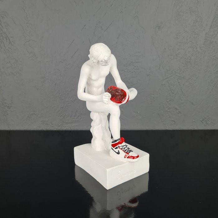 Santicri - Opera Santicri - Spinario Nike Red, Antiek en Kunst, Kunst | Designobjecten