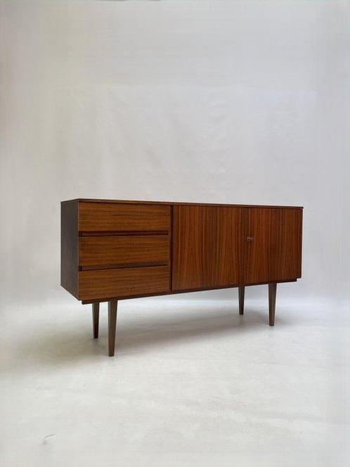 Dressoir - Walnoot - Vintage dressoir, Antiek en Kunst, Kunst | Designobjecten