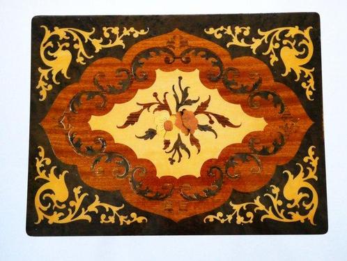 Handvervaardigd en Matthey Switzerland - Tafel - Hout, Antiek en Kunst, Curiosa en Brocante