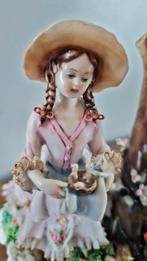 Capodimonte - Figuur - The Nest Gatherers - Biscuit