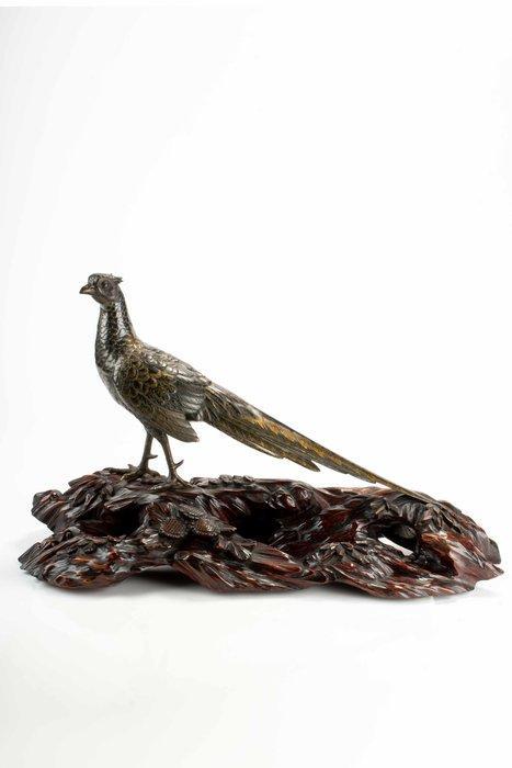 Bronze - Un grand okimono japonais en bronze doré et patiné, Antiek en Kunst, Antiek | Overige Antiek