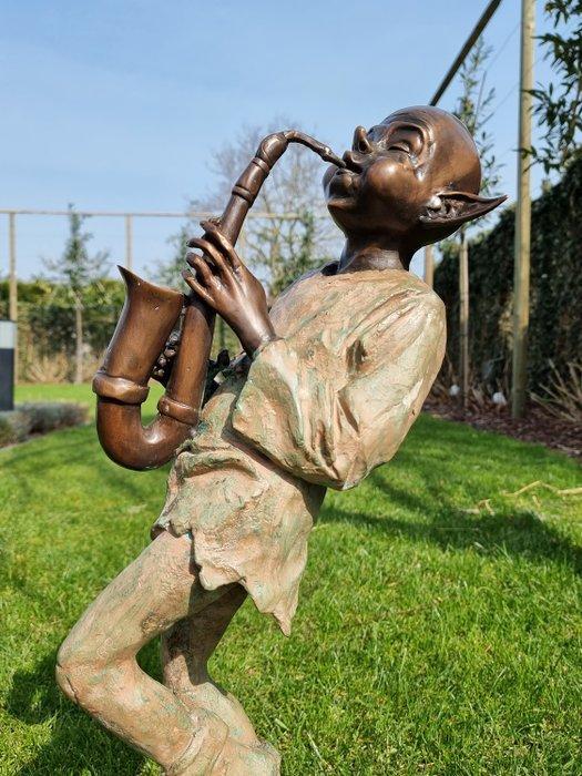 sculptuur, Gnome playing saxophone - 70 cm - Brons, Antiquités & Art, Curiosités & Brocante