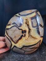 Stunning Big Septaria sculpture - Druzy crystals Vrije vorm, Verzamelen, Mineralen en Fossielen