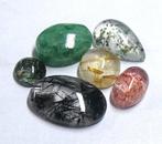 Kwartspartij met mooie en zeldzame insluitsels Cabochon-