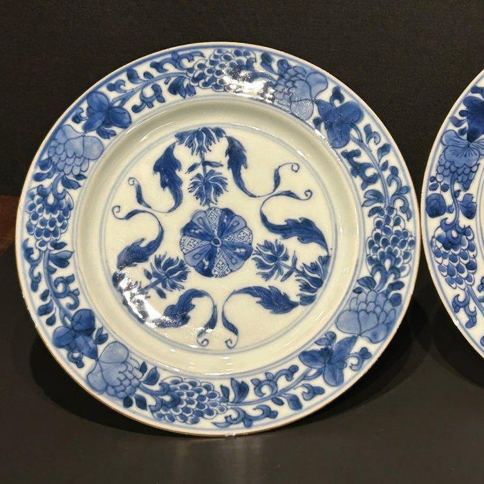 Bord (3) - Porselein - lot Kangxi blauw wit bord, Antiek en Kunst, Antiek | Overige Antiek