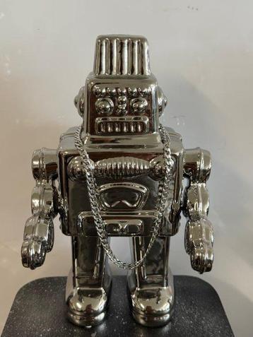 Daluxe Art - 1999 • Chrome Robot Display