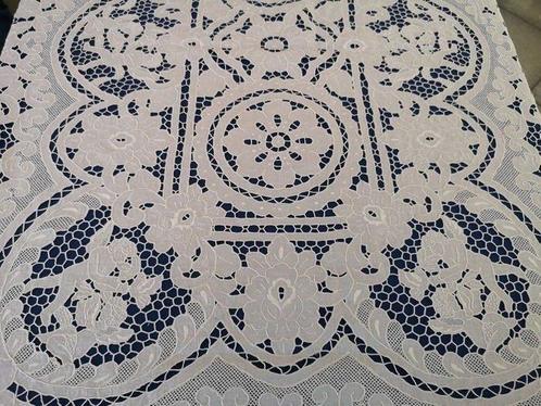 Museale Tovaglia puro lino con ricamo intaglio a mano 18, Antiek en Kunst, Antiek | Tapijten, Tafelkleden en Textiel