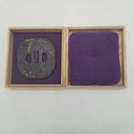 Ijzeren tsuba, motief van gras en insecten - IJzer (gegoten)