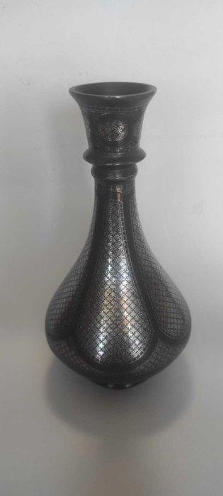 Zinklegering (Bidriware) gegraveerd en verguld in zilver;, Antiek en Kunst, Kunst | Niet-Westerse kunst