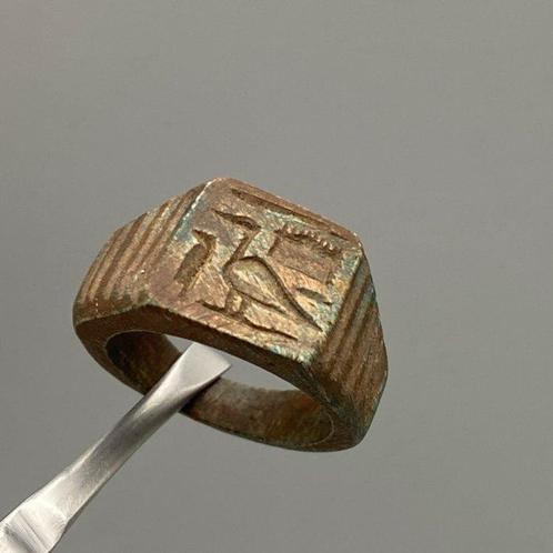 Replica van het oude Egypte Stenen ring met hiërogliefen God, Antiek en Kunst, Antiek | Overige Antiek