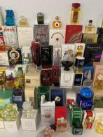 75 Miniatuur flesjes parfum in in verpakking. - Bouteille de, Antiek en Kunst