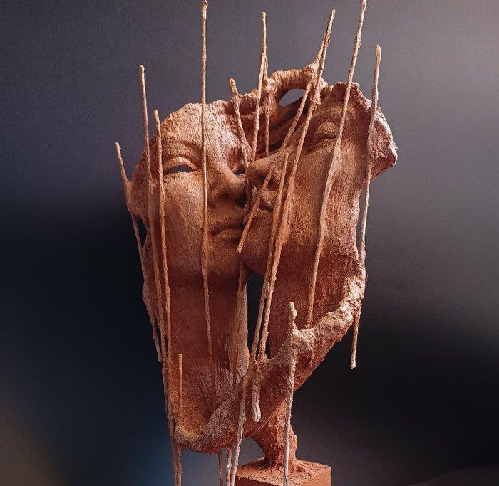 Mirella Gerosa - sculptuur, BACIO SOTTO LA PIOGGIA - 50 cm -, Antiek en Kunst, Kunst | Designobjecten