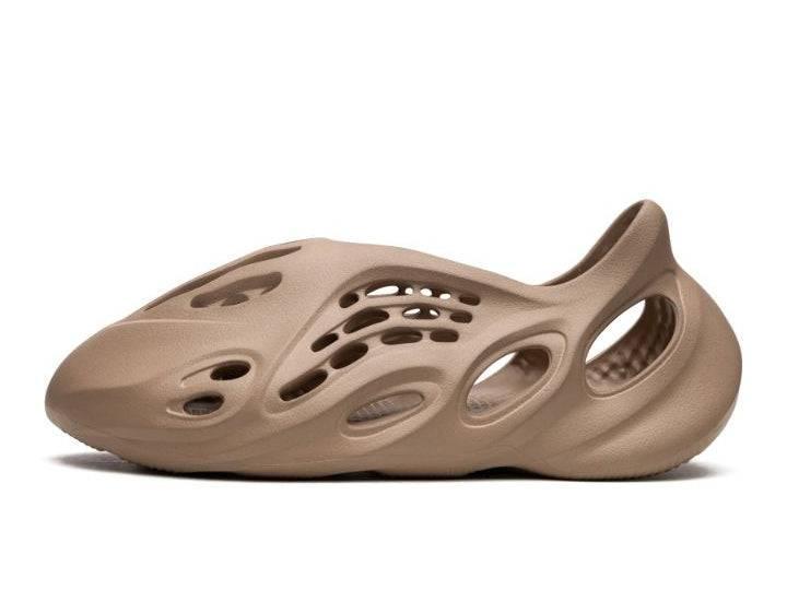 Adidas Yeezy Foam Runner Clay Taupe - Maat 42 EU, Kleding | Heren, Schoenen, Ophalen of Verzenden