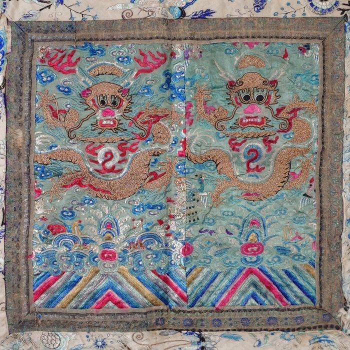 Draken paneel - Zijde, Borduurwerk - China - Qing Dynastie, Antiek en Kunst, Antiek | Overige Antiek