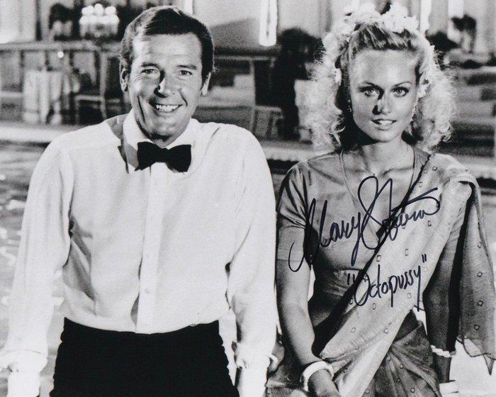 James Bond 007: A View To a Kill - Signed by Mary Stavin, Verzamelen, Film en Tv