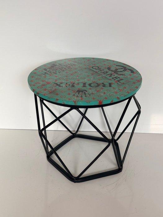 Rob VanMore - Tea-Time Luxury Mayhem Table - ø40cm, Antiquités & Art, Art | Objets design