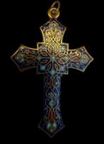 Victoriaans gotisch amulet van brons en veelkleurige emaille