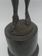 Pierre Chenet (XX-XXI) - sculptuur, Élégante danseuse à