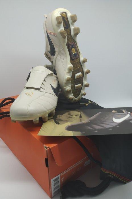 Nike - Chaussure unique de football - Taille : Shoes / EU 40, Verzamelen, Overige Verzamelen