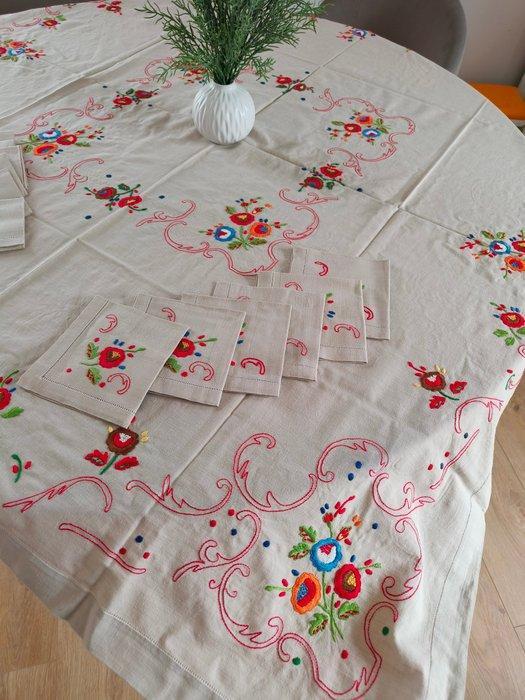 Tafelkleed - 125 cm - 130 cm - Met de hand geborduurd linnen, Antiek en Kunst, Antiek | Tapijten, Tafelkleden en Textiel