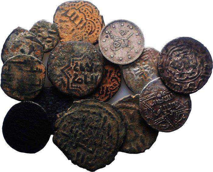 Islamitisch. Collection of 14 Bronze and Silver Coins Circa, Postzegels en Munten, Munten | Europa | Niet-Euromunten