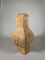 Chinois ancien - terracotta  Hu Vase with polychrome