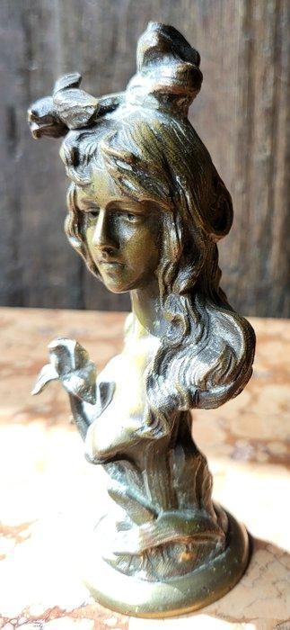 Anton Nelson - Statuette, femme à lélégance - 13 cm -
