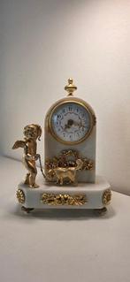 Horloge de table Style Louis XVI Marbre blanc, bronze doré,, Antiek en Kunst
