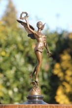 Sculpture, sculptuur of the winged victory - 38 cm - marbre