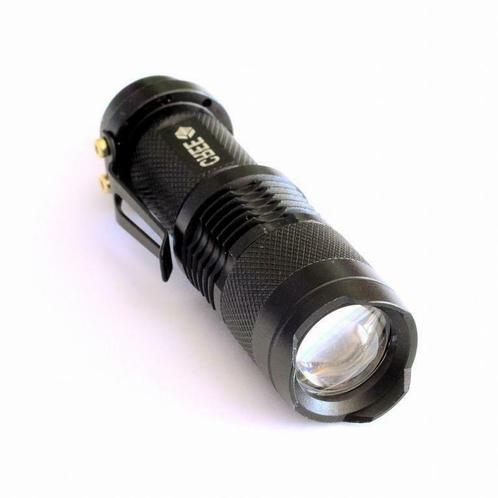 Torch LED 300 Lumens zaklamp mini black 9,3 CM, Maison & Meubles, Lampes | Autre, Envoi