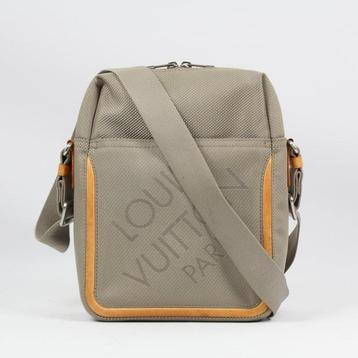 ② Pour pièces ce qu'il reste d'un ancien sac Louis Vuitton — Sacs