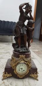 Klok - Doppo Moreau - Antiek Brons, Marmer, verguld metaal,