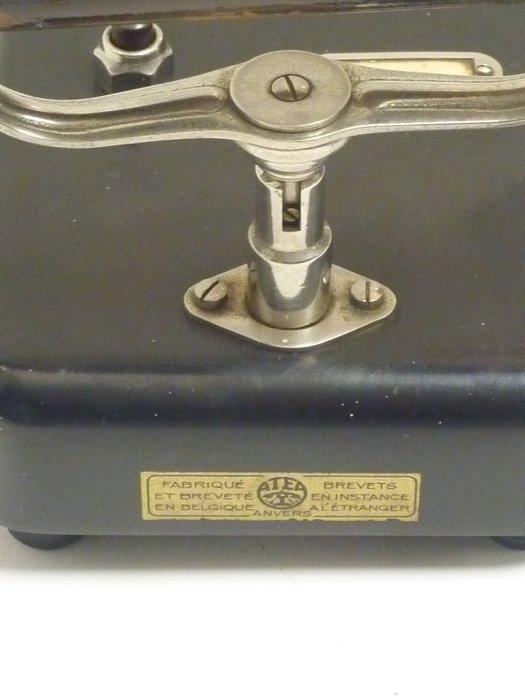 ATEA - Analoge telefoon - Zwart ijzeren koffer, nikkel, Antiek en Kunst, Kunst | Designobjecten