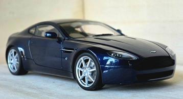 Autoart 1:18 - Voiture miniature - Aston Martin V8 Vantage -