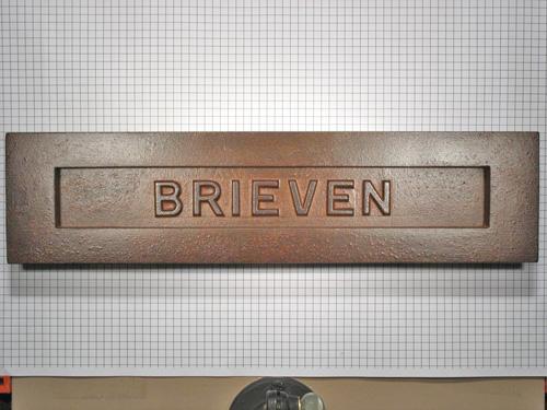 Brievenbus ijzer met opdruk, Tuin en Terras, Brievenbussen, Nieuw, Overige materialen