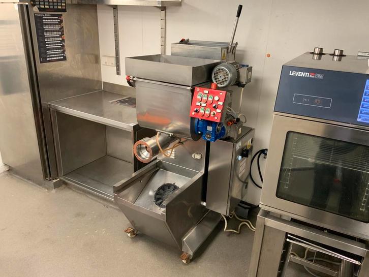 Dominioni Pasta machine P55R - automatisch pasta station, Zakelijke goederen, Horeca | Keukenapparatuur, Gebruikt, Overige typen