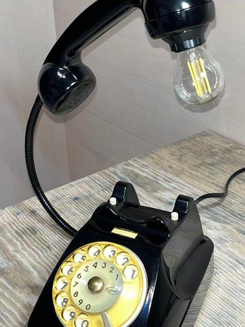 telefono lampada - Lampe de table - pvc laiton métal, Antiek en Kunst, Curiosa en Brocante