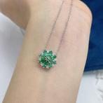 ***GEEN VEILINGRESERVE*** 1,4 ct smaragd hanger Elegante