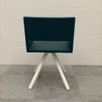 Design L.A.F. Oblique Chair van Jesse Visser, Blauw - wit