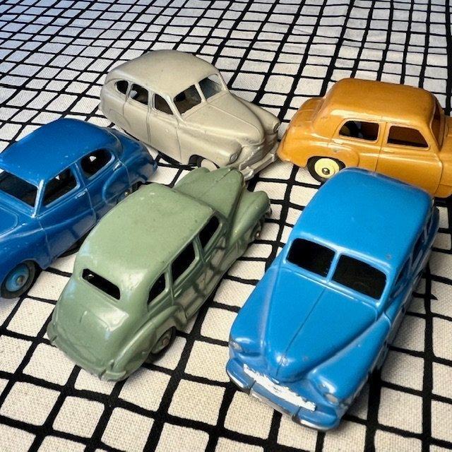 Dinky Toys 1:43 - Modelauto (5) - Vijf VG+ Dinky Toys: #40D, Hobby en Vrije tijd, Modelauto's | 1:5 tot 1:12