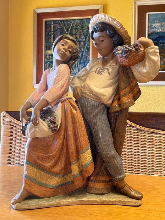 Lladró - José Puche - sculptuur, First Crush - 45.5 cm -, Antiek en Kunst, Antiek | Glaswerk en Kristal