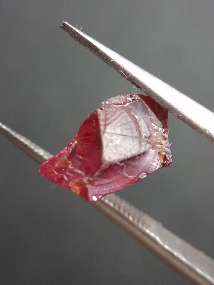 Natural Rhodolite Garnet - 2.780 ct - Rough Garnet for facet, Collections, Minéraux & Fossiles, Envoi