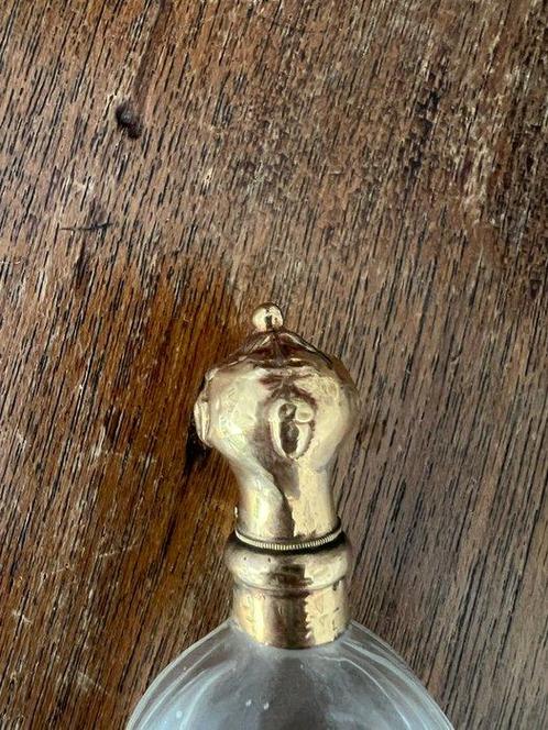 Parfumfles - Kristal - Gouden dop 14 karaats, Antiek en Kunst, Antiek | Zilver en Goud