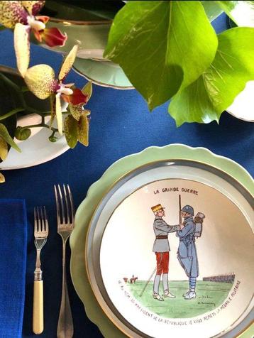Nappe pour grandes tables, de couleur bleue élégante. -
