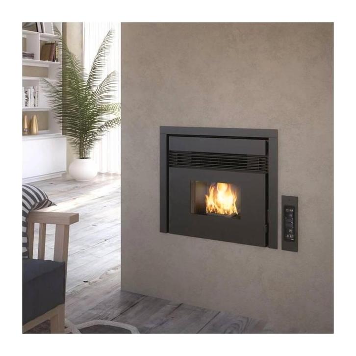 Inbouw pelletkachel 7,5 kW Prezzemolo inzethaard in opening, Huis en Inrichting, Kachels, Pelletkachel, Hout, Nieuw, Inbouw, Verzenden