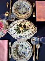 Tafelkleed voor grote tafels, met een elegante blauwe kleur.