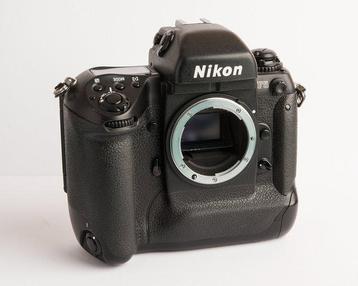 Nikon F5 met box | Analoge camera beschikbaar voor biedingen
