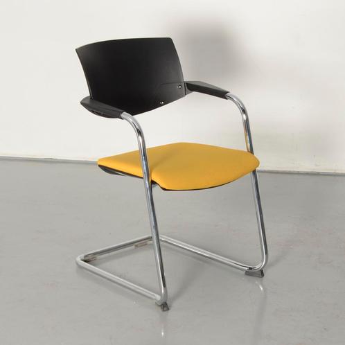 Konig + Neurath vergaderstoel, geel, sledeframe, Huis en Inrichting, Stoelen, Gebruikt, Ophalen of Verzenden