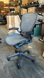 Herman Miller Aeron Maat C (Lederen Armleggers), Ergonomisch, Bureaustoel, Zo goed als nieuw, Zwart